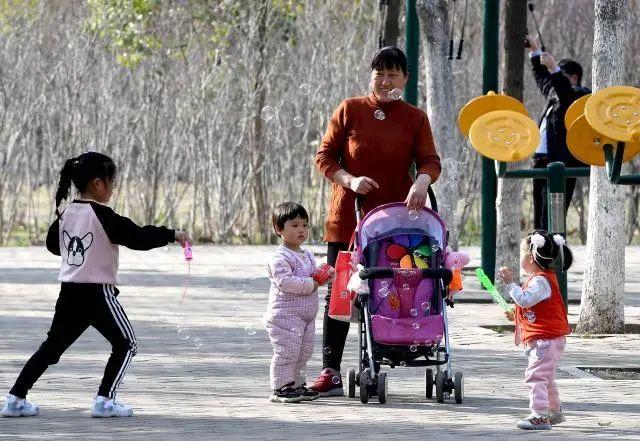 (中国人口总数)中国人口中长期趋势:2050年中国总人口13亿左右  第1张