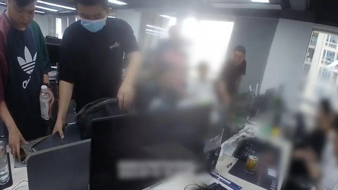 (股票涨停能卖吗)“投资神器”能够随意买卖涨停股票?半个月被骗光所有积蓄 第2张 (股票涨停能卖吗)“投资神器”能够随意买卖涨停股票?半个月被骗光所有积蓄 第2张