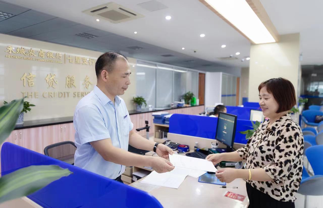 (借钱马上到账)150万元“留抵退税贷”秒到账!政府牵线为这家企业送上“及时雨”  第1张