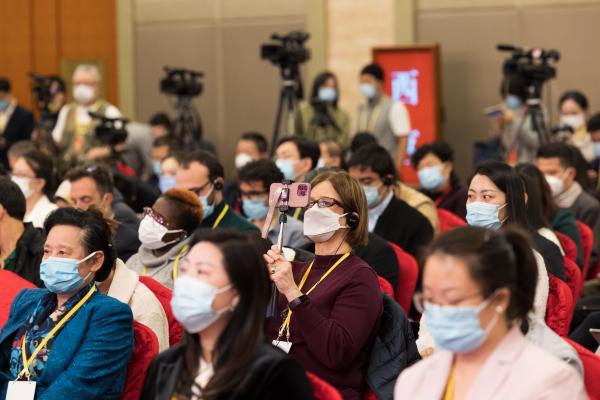 (建立行贿人名单 让行贿人付出代价)中纪委副书记:建立行贿人名单，让行贿人付出应有代价  第1张