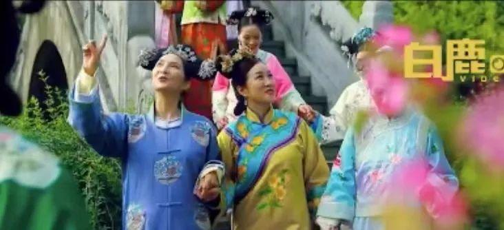 (16位上海退休阿姨包剧组翻拍甄嬛传)16位上海退休阿姨赴横店包剧组翻拍《甄嬛传》，点播量超百万!网友:这么快就演完了，演得不错  第3张