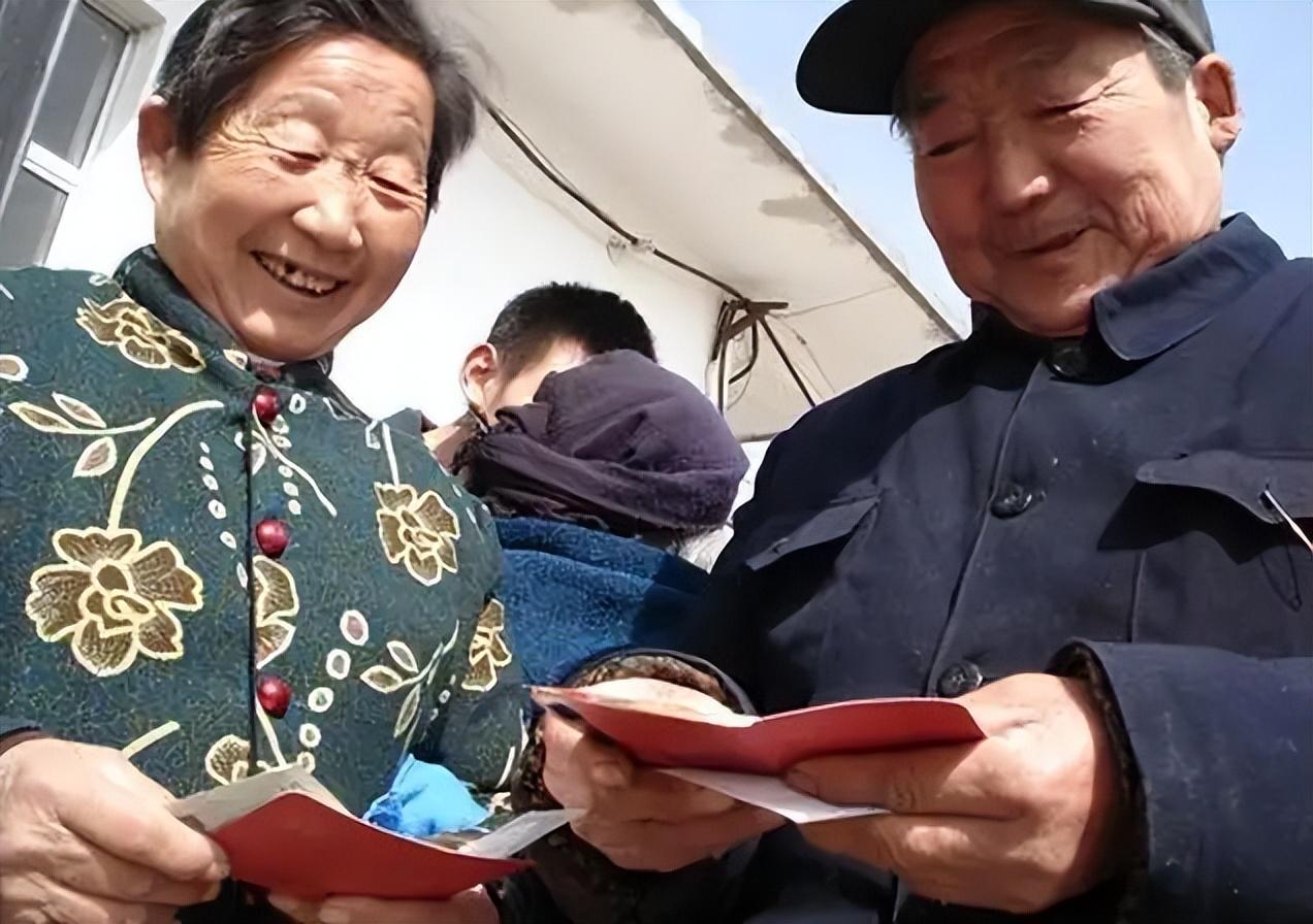 (养老保险怎么交)农村养老保险交哪个档次最合适?怎么缴费?领取养老金的条件? 第3张 (养老保险怎么交)农村养老保险交哪个档次最合适?怎么缴费?领取养老金的条件? 第3张
