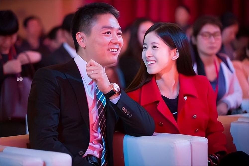 (刘强东资产)刘强东案4年后，章泽天成他高不可攀的人，28岁坐拥1880亿资产  第15张