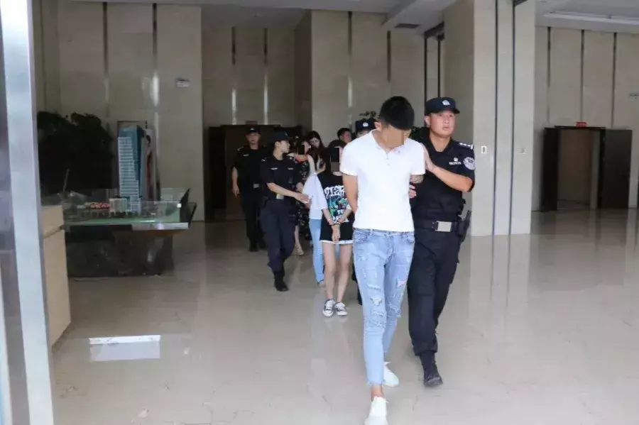 (蚂蚁借呗提升额度审核多久)速看!“蚂蚁金服工作人员”要帮你提升“借呗”额度  第4张