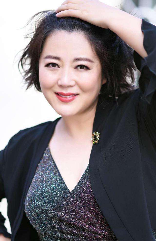 王茜华身价，“农村一姐”王茜华:风光背后有心酸，二婚嫁导演苦尽甘来  第12张