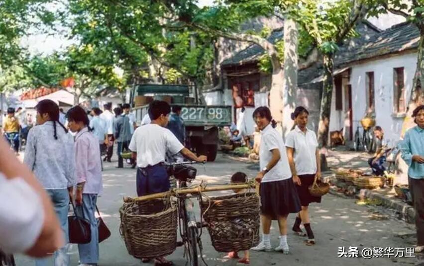 (警察工资多少钱一个月)中国警察队伍，80年代，一个月的工资，到底有多少钱?  第6张