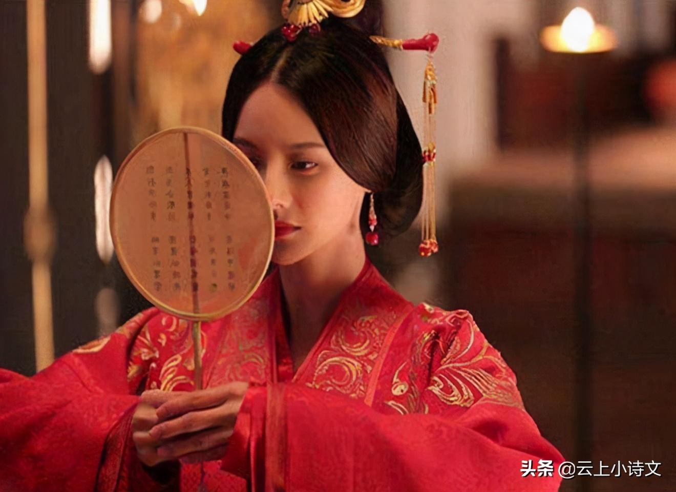 (出水芙蓉是什么意思)“出水芙蓉”最早用来形容什么?诗词大会里考过，答对者寥寥无几  第1张