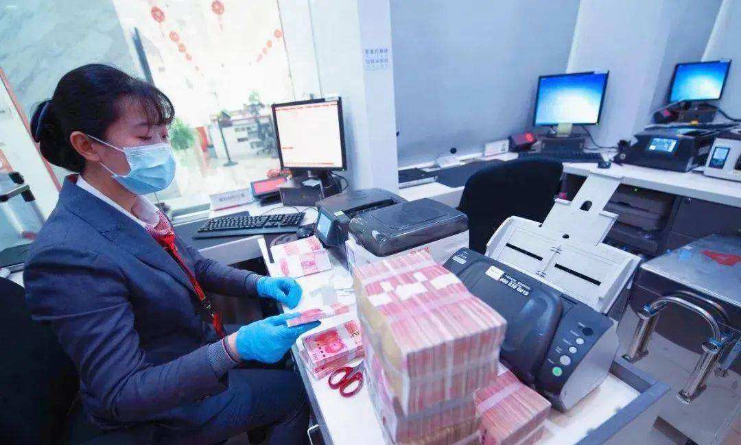 (银行卡多久不用会被冻结)银行卡长期不使用，又没有注销，多年后会不会欠银行一大笔钱呢?  第6张