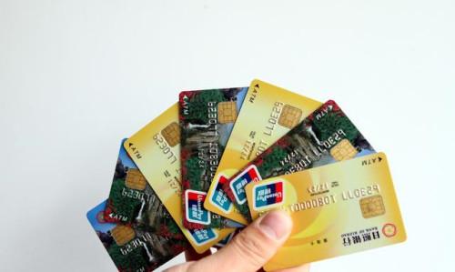 「欠建设信用卡会从别的银行卡扣吗」信用卡逾期 持卡人在别的银行储蓄的钱会被扣掉吗?  第3张