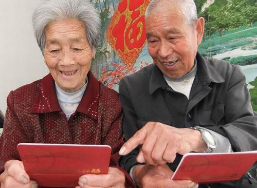 (农村养老保险怎么交)2022年农村养老保险开交了，你知道怎么交划算吗?  第3张