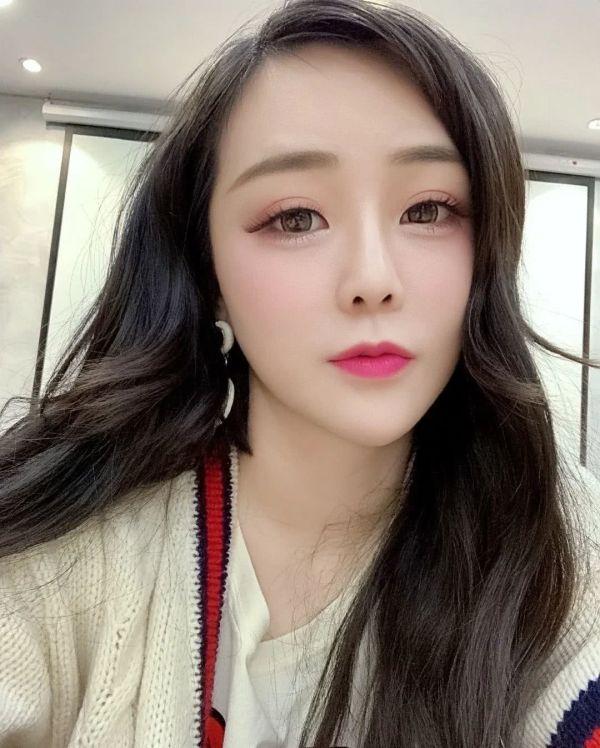 真真姐身价119亿,快手中4个身价过亿的女人,3个靠男人,1个靠自己带红老公 第2张 真真姐身价119亿,快手中4个身价过亿的女人,3个靠男人,1个靠自己带红老公 第2张