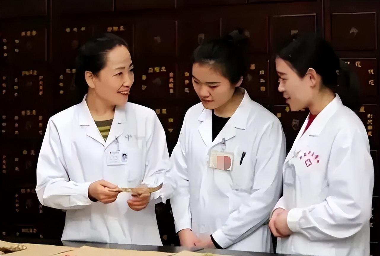 (生物科学专业就业前景)“医学类”专业前景排行，临床医学跌出前3，榜首热度节节攀升  第2张