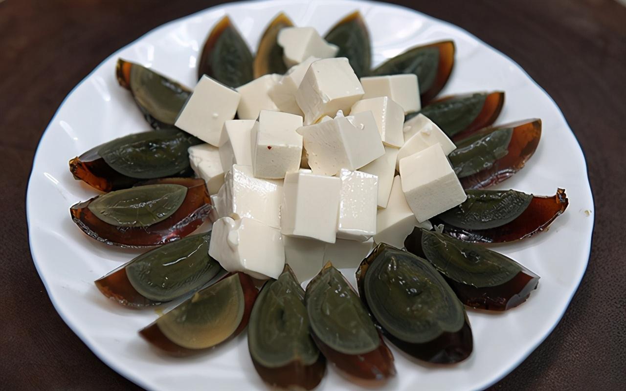 (皮蛋豆腐凉拌的做法)凉拌皮蛋豆腐的家常做法,调凉拌汁有技巧,学会了能做各种凉拌菜 第2张 (皮蛋豆腐凉拌的做法)凉拌皮蛋豆腐的家常做法,调凉拌汁有技巧,学会了能做各种凉拌菜 第2张