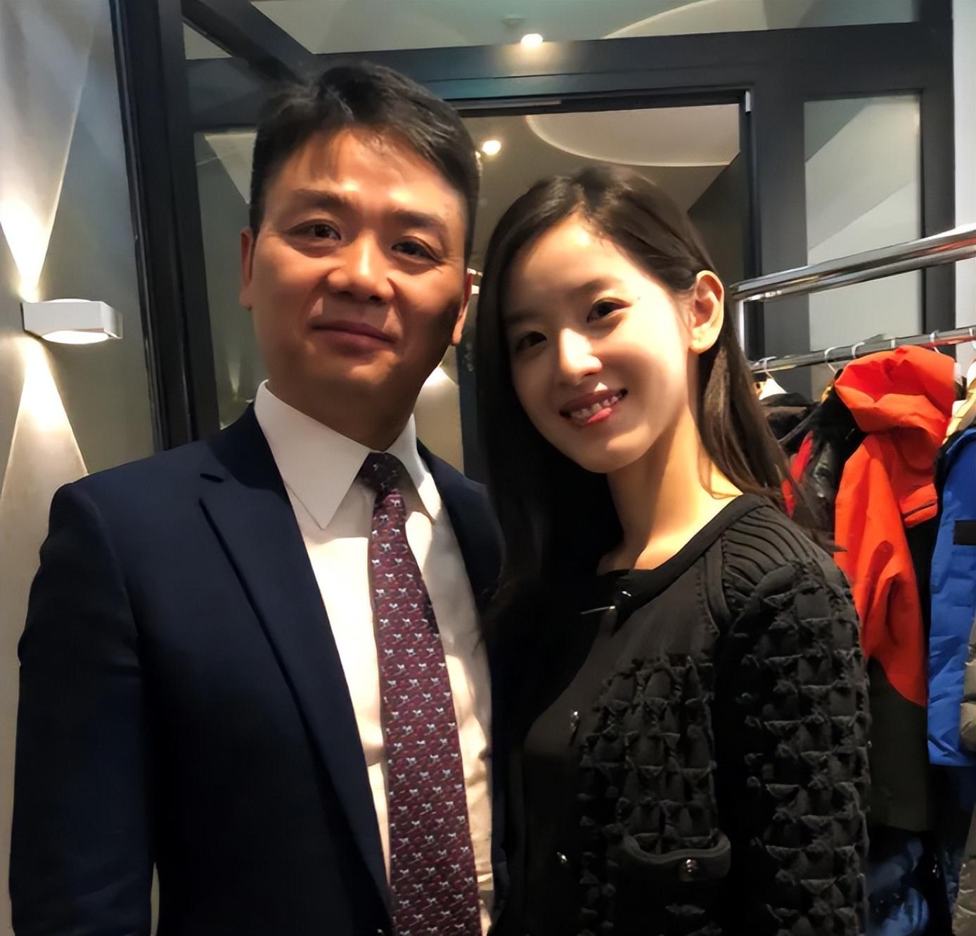 (刘强东资产)刘强东案4年后，章泽天成他高不可攀的人，28岁坐拥1880亿资产  第12张