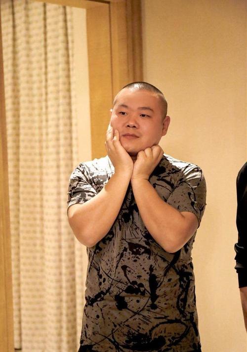 (岳云鹏身价)岳云鹏身价上亿，给5个姐姐买房买车，亲弟弟却在农村种地  第1张