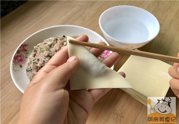 (抄手的包法)1分钟,教你四川抄手的正确包法,好看还煮不破,步骤讲解更详细 第4张 (抄手的包法)1分钟,教你四川抄手的正确包法,好看还煮不破,步骤讲解更详细 第4张