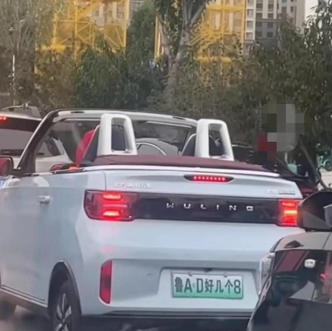 (敞篷车牌“鲁AD好几个8” 交警找上门)山东济南一车牌竟是“鲁A·D好几个8”引发热议,交警分分钟找上门 第1张 (敞篷车牌“鲁AD好几个8” 交警找上门)山东济南一车牌竟是“鲁A·D好几个8”引发热议,交警分分钟找上门 第1张