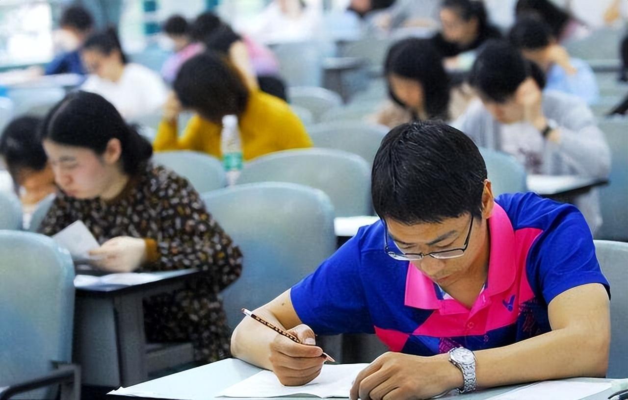 (大专生可以考公务员吗)大专生能考公务员吗?如果可以,一般能考什么级别的公务员? 第1张 (大专生可以考公务员吗)大专生能考公务员吗?如果可以,一般能考什么级别的公务员? 第1张