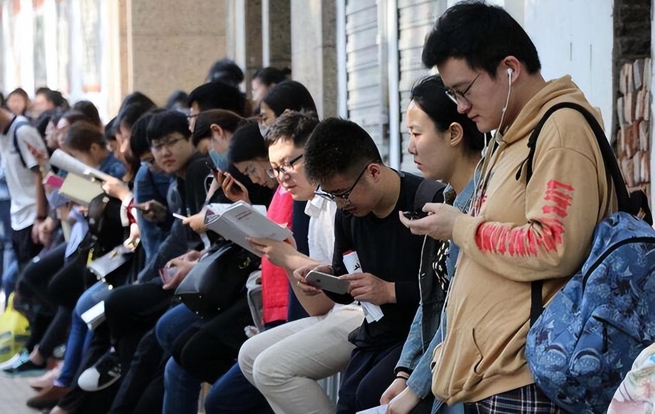 (大专生可以考公务员吗)大专生能考公务员吗?如果可以,一般能考什么级别的公务员? 第3张 (大专生可以考公务员吗)大专生能考公务员吗?如果可以,一般能考什么级别的公务员? 第3张