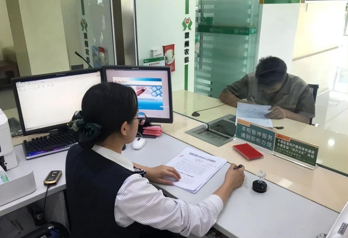 (手机银行怎么转账)银行员工建议:有事没事可以多在手机银行里转转账，这是为什么?  第6张