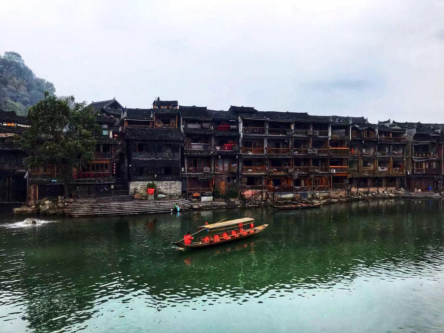 (凤凰古城在哪里)湖南凤凰古城,为什么现在越来越多的人不想去这里?  第1张 (凤凰古城在哪里)湖南凤凰古城,为什么现在越来越多的人不想去这里?  第1张